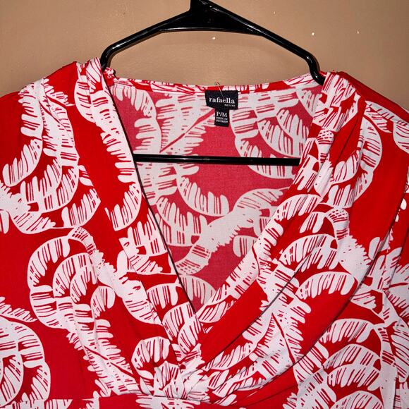 Rafaella Women's Short Sleeve Wrap Front Red White Floral Blouse Top Size Medium - Picture 8 of 9